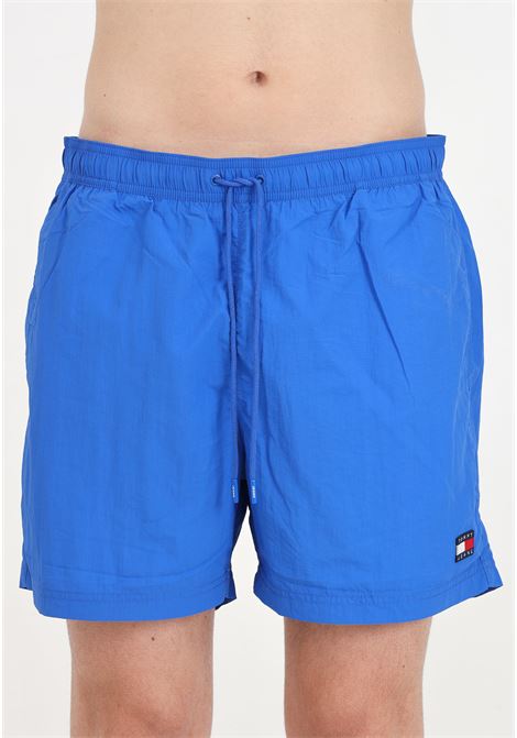 Shorts mare blu da uomo con ricamo patch logo TOMMY HILFIGER | UM0UM03147C6P